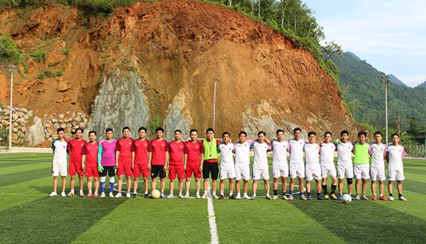 Hai đội bóng Báo Hà Giang, Phòng cảnh sát Môi trường chụp ảnh lưu niệm