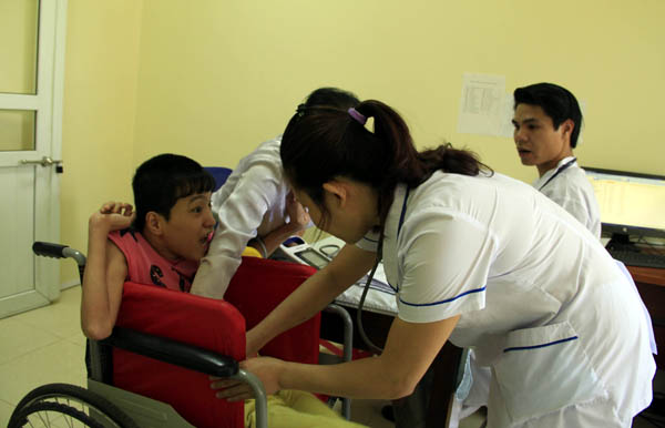 3.	Đoàn xã Phong Quang (Vị Xuyên) giúp các gia đình chính sách, gia đình có công với cách mạng thu hoạch ngô. (Ảnh Huyền Hoàng)
