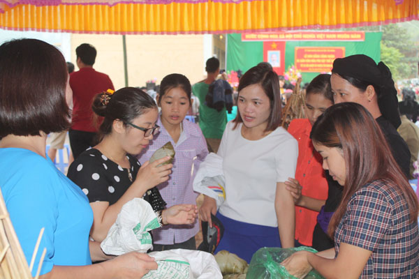 Với sự độc đáo, đặc sắc riêng có và những giá trị văn hóa sâu sắc, Tết Cá ngày càng thu hút sự quan tâm, tìm hiểu của nhiều du khách trong và ngoài tỉnh.