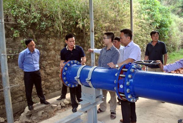 Bí thư Tỉnh ủy Triệu Tài Vinh cùng đoàn công tác kiểm tra tiến độ  Dự án cấp nước sinh hoạt tại thôn Séo Hồ, xã Thài Phìn Tủng (Đồng Văn).
