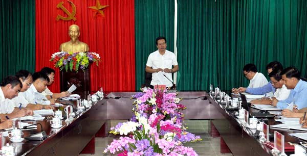 Chủ tịch UBND tỉnh Nguyễn Văn Sơn phát biểu kết luận buổi làm việc.