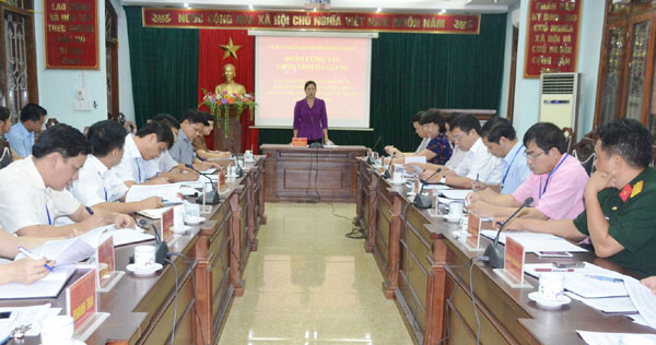 Phó Chủ tịch UBND tỉnh Hà Thị Minh Hạnh kết luận buổi làm việc với lãnh đạo TP. Hà Giang.