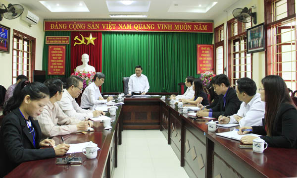 Phó Chủ tịch UBND tỉnh Nguyễn Minh Tiến kết luận tại buổi làm việc.