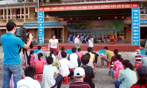 Hoạt động tuyên truyền ngoại khóa của Trung tâm Khuyến công xúc tiến công thương Hà Giang tại trường THCS thị trấn Vị Xuyên. 