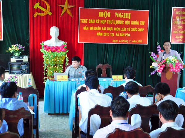 Đồng chí Triệu Tài Vinh, Ủy viên T.Ư Đảng, Bí thư Tỉnh ủy, Trưởng Đoàn đại biểu QH khóa XIV đơn vị tỉnh Hà Giang phát biểu tại buổi tiếp xúc.