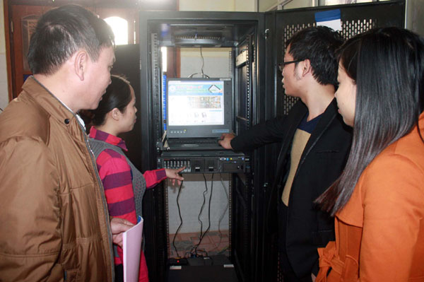 Lãnh đạo, cán bộ Trung tâm đang cố gắng, tập trung để triển khai Thư viện điện tử KH&CN. 