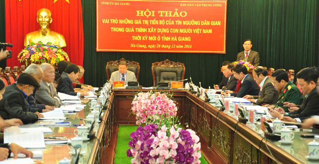 Bí thư Tỉnh ủy Triệu Tài Vinh phát biểu tại hội thảo.