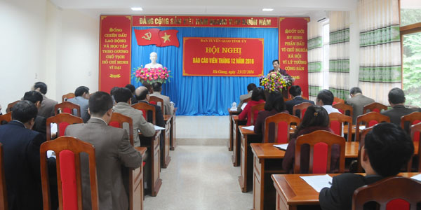 Toàn cảnh Hội nghị báo cáo viên tháng 12.2016.