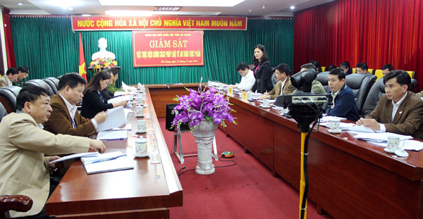 Đồng chí Vương Ngọc Hà, Phó Trưởng đoàn ĐBQH khóa XIV tỉnh Hà Giang phát biểu kết luận buổi làm việc.