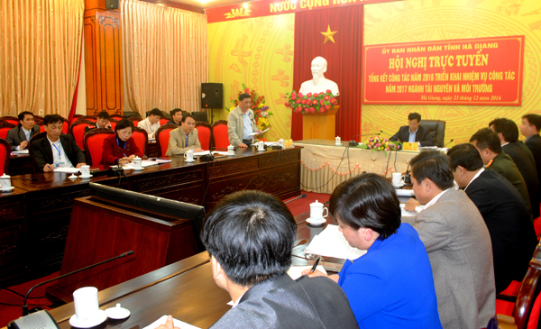 Phó Chủ tịch UBND tỉnh Nguyễn Minh Tiến phát biểu tại hội nghị.