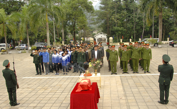 Lễ đón nhận và truy điệu liệt sỹ.