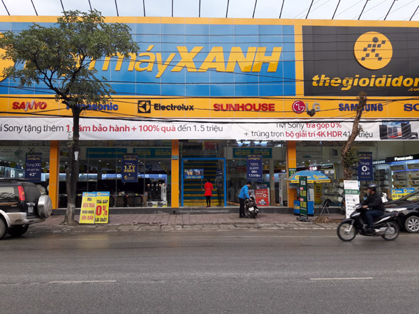 Trung tâm Thương mại Điện máy xanh vừa được khai trương trong năm 2016 đáp ứng nhu cầu mua sắm của người dân thành phố.