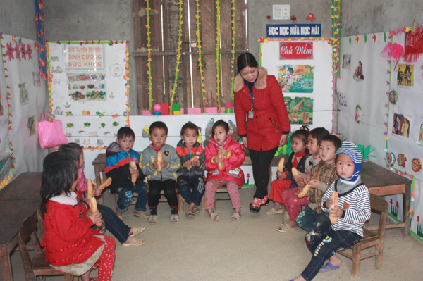 Học trò ở điểm trường Lùng Chu Phìn.
