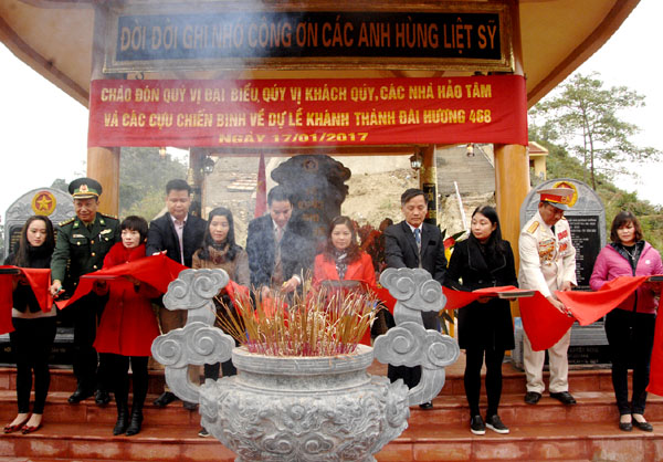 Lễ cắt băng khánh thành Đài tưởng niệm.