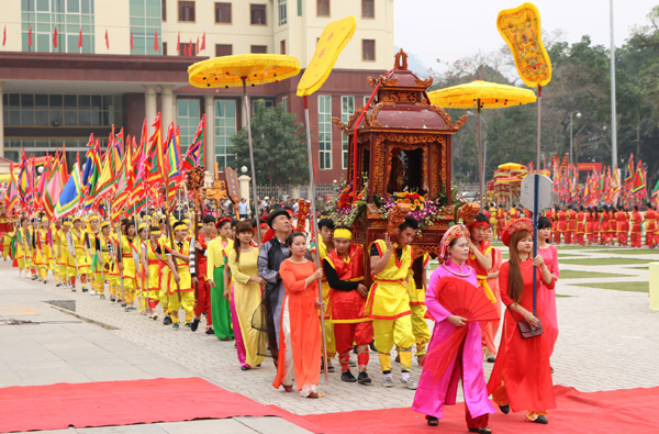 Lễ hội Đền thành phố Hà Giang năm 2016 thu hút đông đảo du khách.