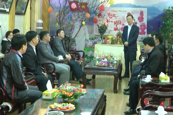 Đồng chí Thào Hồng Sơn, Phó Bí thư Thường trực Tỉnh ủy, Chủ tịch HĐND tỉnh chúc Tết tại huyện Mèo Vạc.