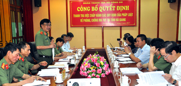 Trung tướng Nguyễn Văn Lưu công bố Quyết định thanh tra.