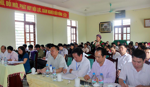 Cử tri xã Sủng Trái kiến nghị với Đoàn Đại biểu Quốc hội khóa XIV tỉnh Hà Giang một số vấn đề tại buổi TXCT.