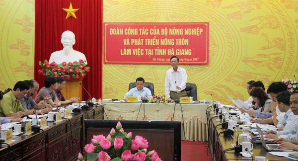 Thứ trưởng Thường trực Hà Công Tuấn phát biểu kết luận tại buổi làm việc với lãnh đạo tỉnh.