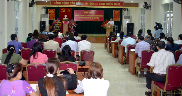 Các đại biểu tham dự Hội nghị Khởi động Sổ theo dõi sức khỏe bà mẹ và trẻ em