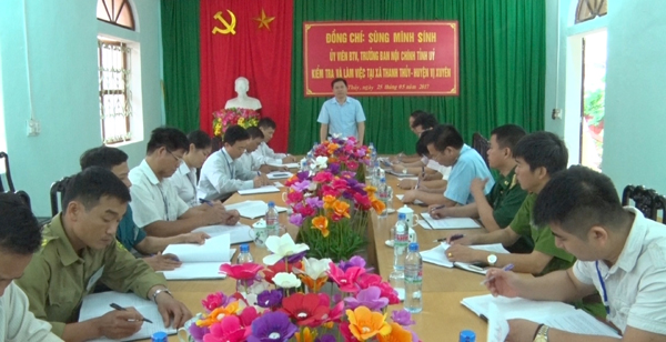 Đồng chí Sùng Minh Sính, Ủy viên BTV Tỉnh ủy, Trưởng Ban Nội chính Tỉnh ủy phát biểu tại buổi làm việc với xã Thanh Thủy, huyện Vị Xuyên.