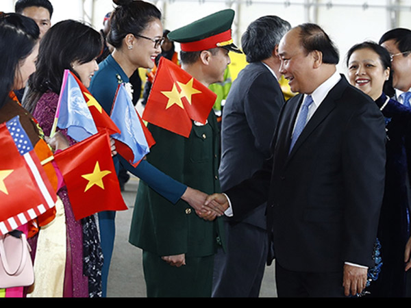Lễ đón Thủ tướng Nguyễn Xuân Phúc tại sân bay John F.Kennedy, thành phố Niu Oóc. Ảnh: THỐNG NHẤT (TTXVN)