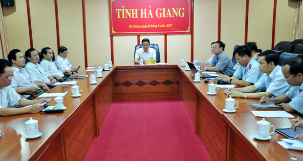 Chủ tịch UBND tỉnh Nguyễn Văn Sơn chủ trì tại điểm cầu Hà Giang.