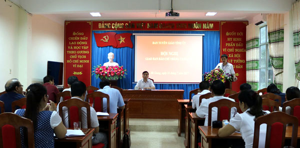 Hội nghị giao ban báo chí tháng 7 tại Ban Tuyên giáo Tỉnh ủy.