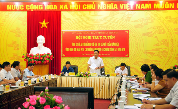 Chủ tịch UBND tỉnh Nguyễn Văn Sơn kết luận tại hội nghị trực tuyến.