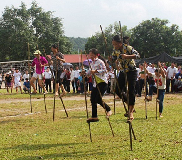 Các VDV tham gia thi đấu môn Cà kheo.
