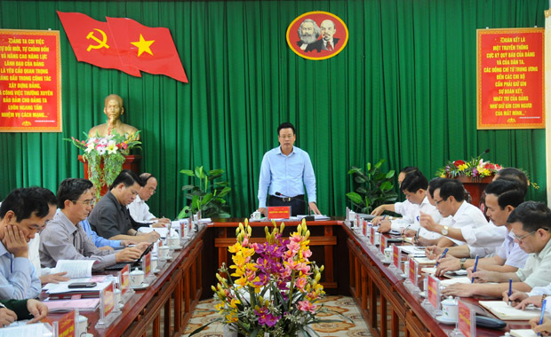 Chủ tịch UBND tỉnh Nguyễn Văn Sơn phát biểu tại buổi làm việc với BTV Huyện ủy Vị Xuyên.