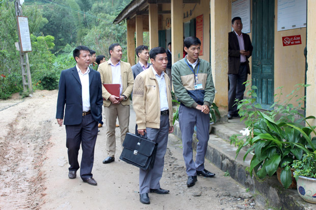 Đoàn giám sát công tác PCTHTL tại Trường THCS Thàng Tín, huyện Hoàng Su Phì.