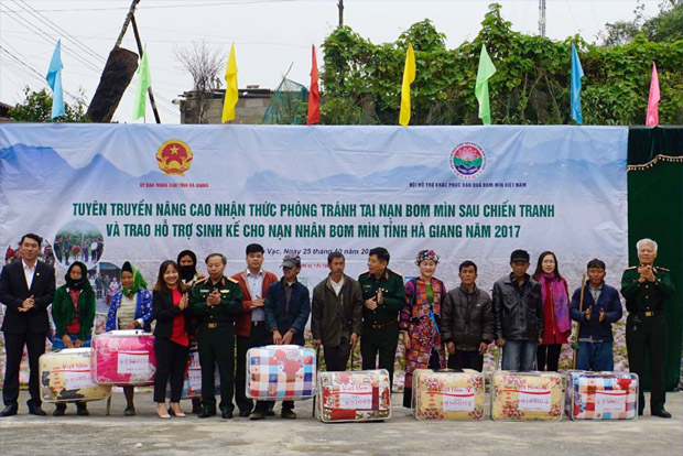 ội Hỗ trợ khắc phục Hậu quả bom mìn (HTKPHQBM) Việt Nam