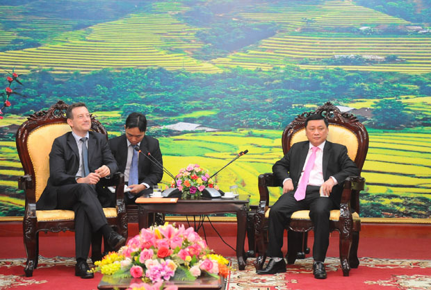 Phó Chủ tịch Thường trực UBND tỉnh Nguyễn Minh Tiến tiếp xã giao ngài Đại sứ Pháp Bertrand Lortholary.