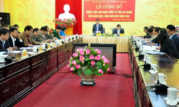 Phó Chủ tịch Thường trực UBND tỉnh Nguyễn Minh Tiến phát biểu tại Lễ công bố.