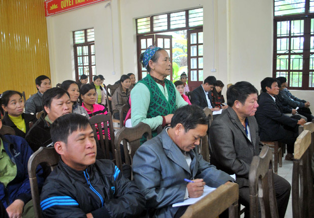 Cử tri xã Tân Bắc phát biểu ý kiến, kiến nghị tại buổi tiếp xúc cử tri.  