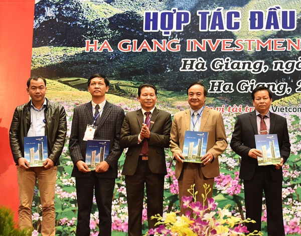 Ngành Ngân hàng tỉnh trao Cam kết hỗ trợ doanh nghiệp