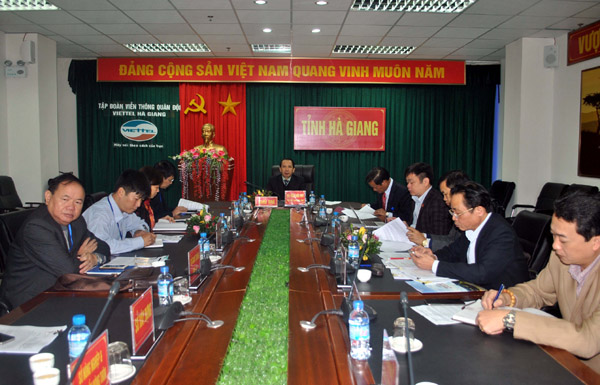 Đồng chí Trần Đức Quý, Tỉnh ủy viên, Phó Chủ tịch UBND tỉnh chủ trì hội nghị tại điểm cầu của tỉnh.