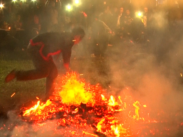 Nhảy lửa, một trong những nét văn hóa truyền thống của đồng bào dân tộc Pà Thẻn