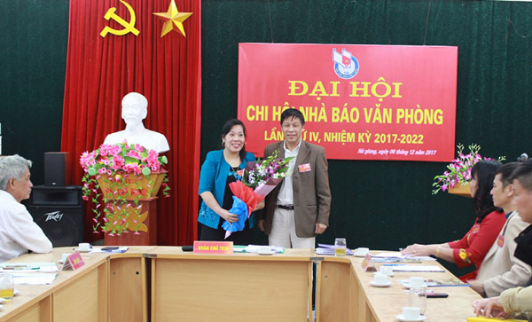 Ban thư ký Chi hội Nhà báo Văn phòng nhiệm kỳ 2017 - 2022 ra mắt đại hội.