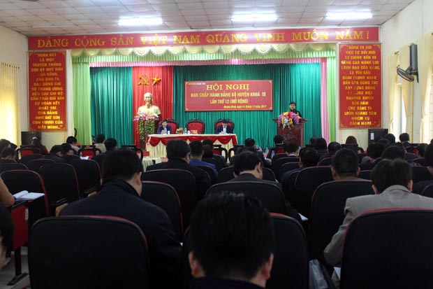 Đồng chí Triệu Tài Phong, Bí thư Huyện ủy Quang Bình phát biểu kết luận hội nghị.