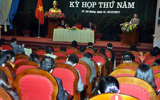 Bí thư Thành ủy, Chủ tịch HĐND thành phố Trần Mạnh Lợi phát biểu khai mạc kỳ họp.