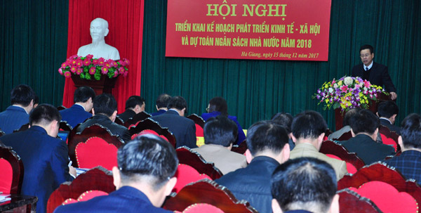 Chủ tịch UBND tỉnh phát biểu kết luận hội nghị