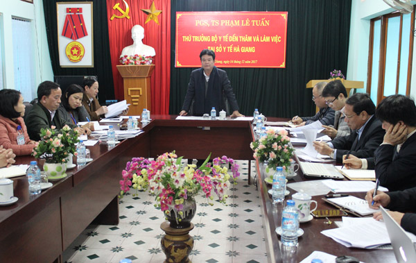 Thứ Trưởng Bộ Y tế Phạm Lê Tuấn phát biểu tại buổi làm việc.