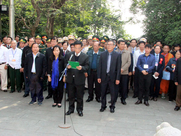 Thứ trưởng, Phó Chủ nhiệm UBDT Đinh Quế Hải đọc diễn văn Lễ dâng hương tưởng niệm các Vua Hùng tại Khu di tích lịch sử Quốc gia Đền Hùng Đền Hùng.