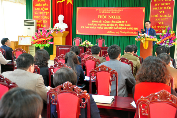 Chủ tịch UBND tỉnh Nguyễn Văn Sơn phát biểu chỉ đạo hội nghị