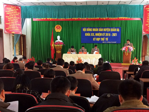 Toàn cảnh kỳ họp thứ 4, HĐND huyện Quản Bạ khóa XIX, nhiệm kỳ 2016 - 2021
