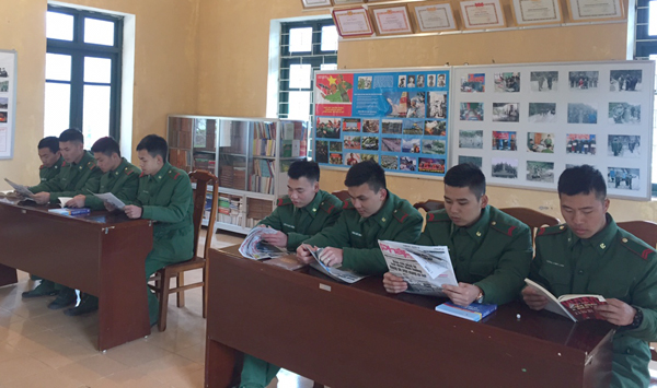 Đọc sách, báo góp phần nâng cao kiến thức cho CBCS Đồn Biên phòng Phó Bảng.