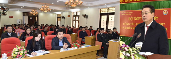 Đồng chí Nguyễn Văn Sơn, Phó Bí thư Tỉnh ủy, Chủ tịch UBND tỉnh phát biểu chỉ đạo Hội nghị.