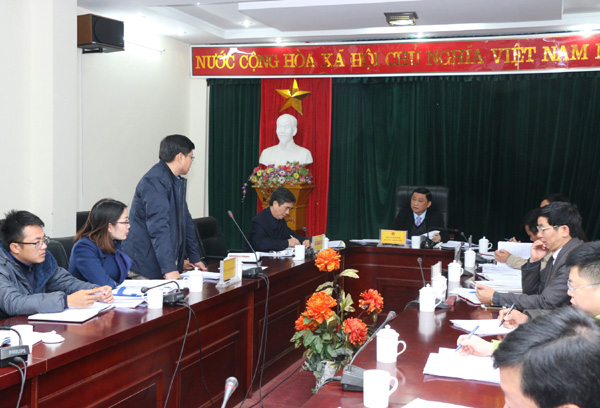 Đại diện Công ty Hào Hưng nêu một số vướng mắc với Phó Chủ tịch Thường trực UBND tỉnh Nguyễn Minh Tiến và các ngành tại buổi làm việc.